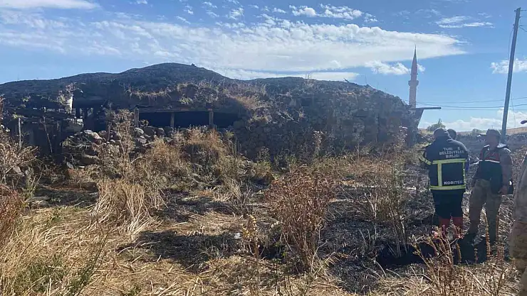 Kars'ta metruk binada çıkan yangın itfaiye ekipleri tarafından söndürüldü