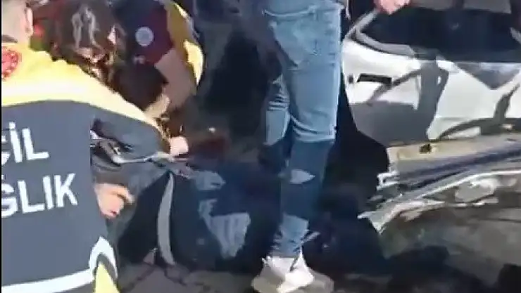 Kars'ta meydana gelen trafik kazasında bir kişi yaşamını yitirdi, beş kişi ise yaralandı
