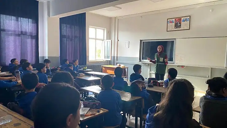 Kars'ta Öğrencilere Bağımlılıkla Mücadele Eğitimi Düzenlendi