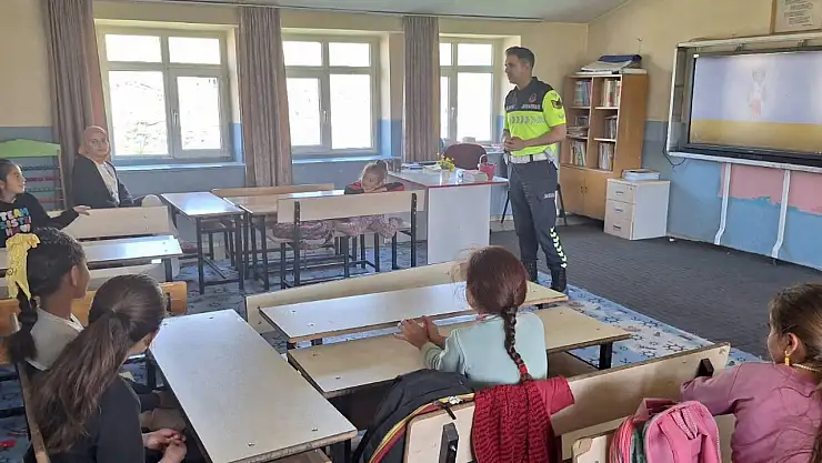 Kars'ta Öğrencilere Trafik Güvenliği Eğitimi Verildi