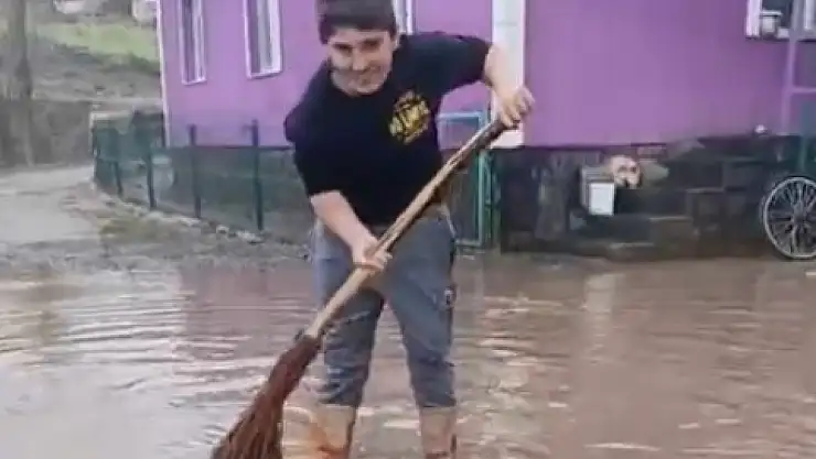 Kars'ta sel: Evleri su bastı