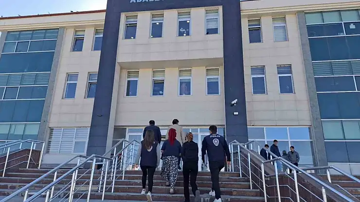 Kars'ta siber dolandırıcılık operasyonu: 2 kişi gözaltında