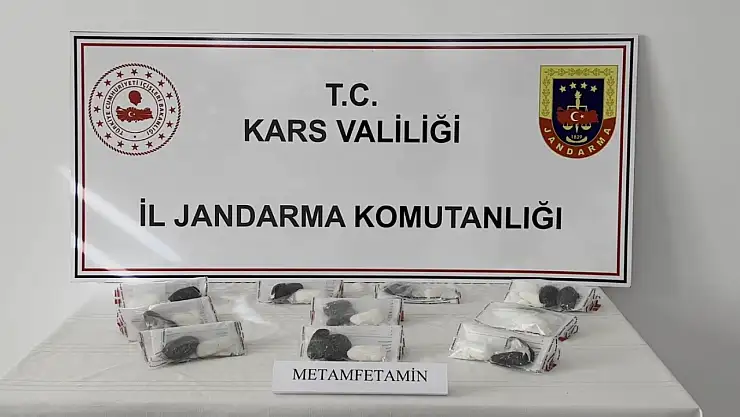 Kars'ta şüphelenilen yolcunun makatından uyuşturucu çıktı