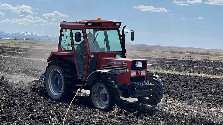 Kars'ta toprağa atılan tohumlarla umutlar yeşeriyor