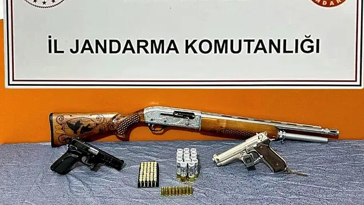 Kars'ta Yasadışı Silah Operasyonu: Ruhsatsız Silahlar Ele Geçirildi