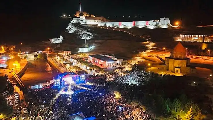 Kars'ta Yaşayan Miras Festivali Coşkusu: Kıraç Sahne Aldı