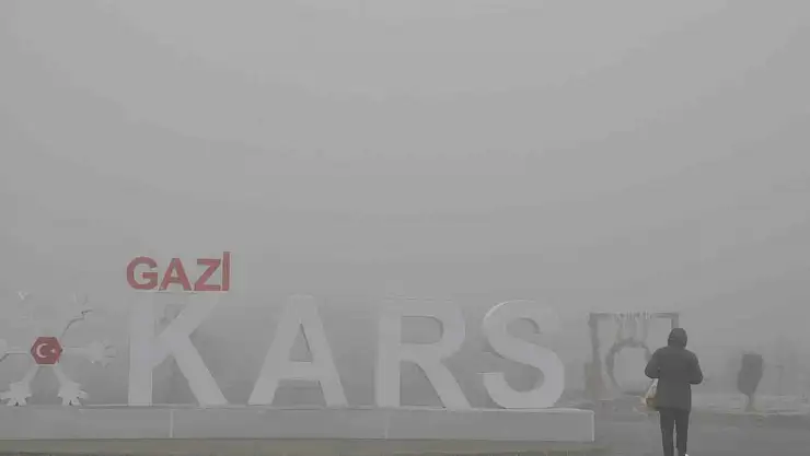Kars'ta yoğun sis: Görüş mesafesi 5 metreye düştü! Sürücüler zor anlar yaşıyor