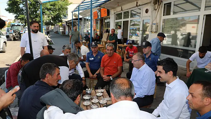 Kars Valisi Polat, esnaflar ve vatandaşlarla sorunları konuşmak için bir araya geldi