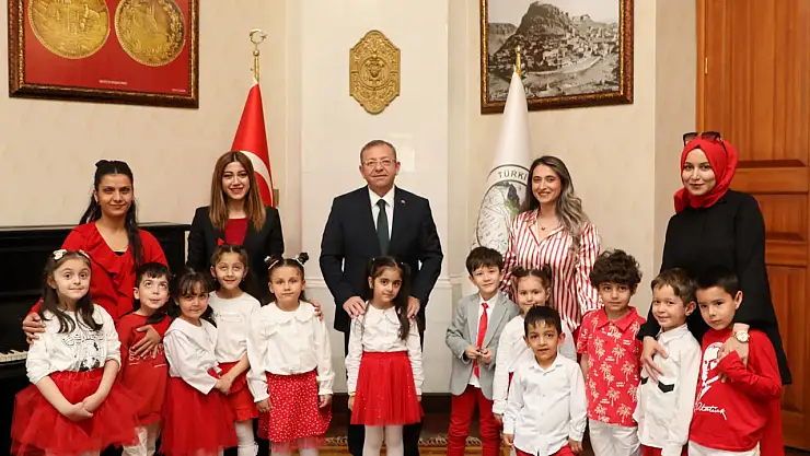 Kars Valisi Ziya Polat, 23 Nisan Coşkusunu Çocuklarla Paylaştı