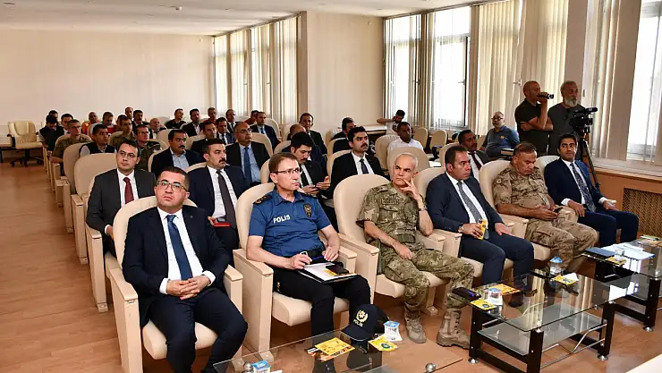 Kars Valisi Ziya Polat Başkanlığında Orman Yangınlarıyla Mücadele Komisyonu Toplantısı Gerçekleştirildi