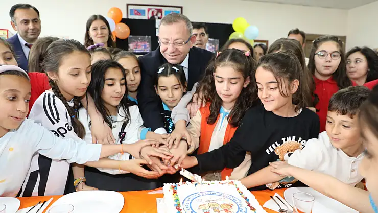 Kars Valisi Ziya Polat, Yenişehir İlkokulu'nu Ziyaret Etti