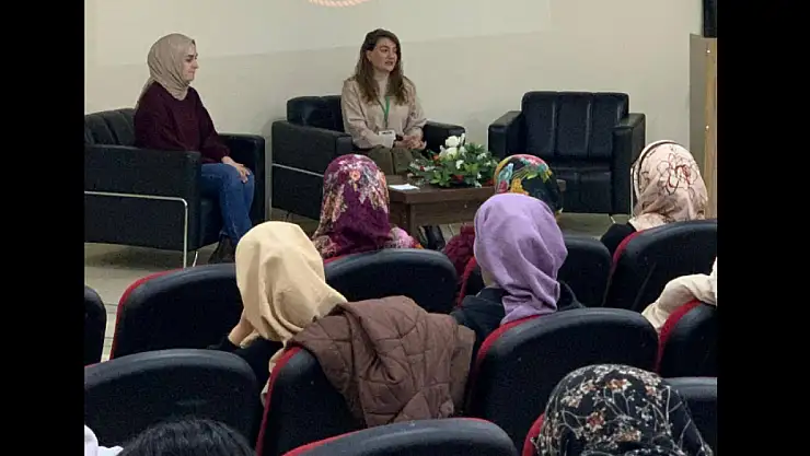Kars Yeşilay'dan Üniversiteli Gençlere Gönüllülük Söyleşisi