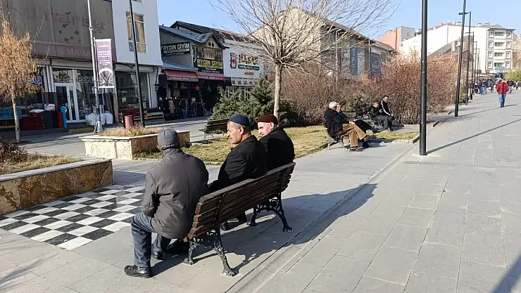 Kasımın son günlerinde Ağrı'da güneşli hafta sonu hareketliliği