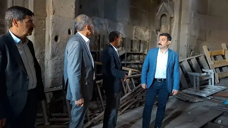 Kaymakam Akköz, Arpaçay'da Doğruyol ve Yalınçayır'ı ziyaret etti, inşaatları inceledi.