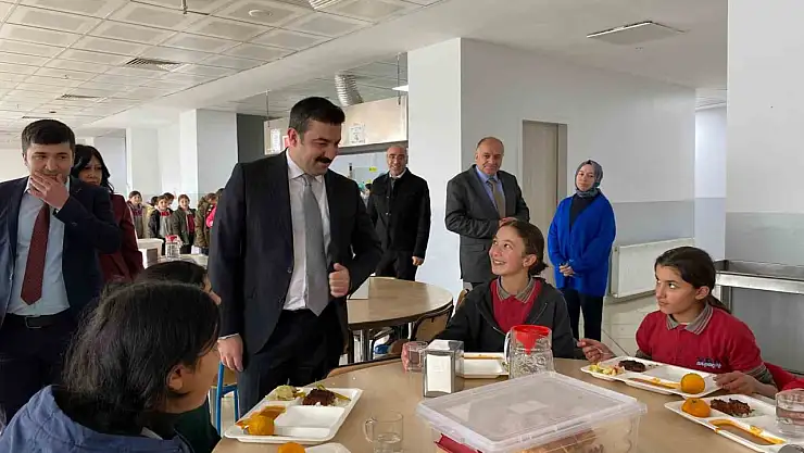 Kaymakam Akköz öğrencilerle buluşup sorunlarını dinledi, destek sözü verdi