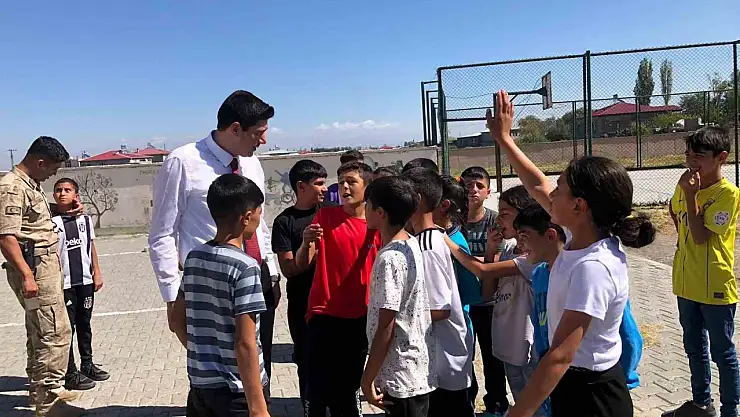 Kaymakam Erdoğan, Bulakbaşı İlk/Ortaokulu'nu ziyaret ederek öğrencilerle buluştu