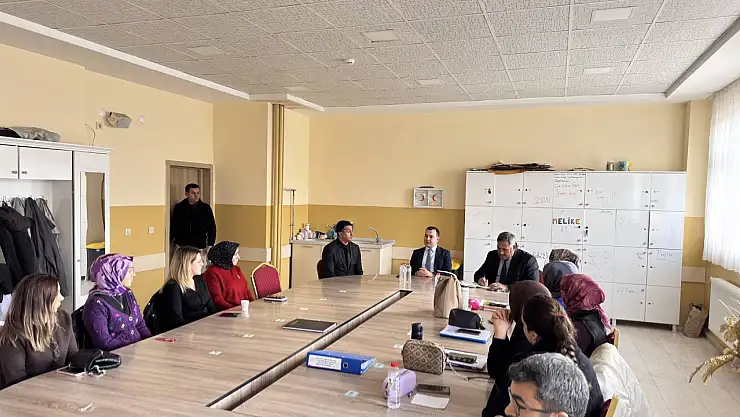 Kaymakam GÜNEY, Hasköy Anadolu Lisesi'nde Öğretmenlerle Toplantı Yaptı