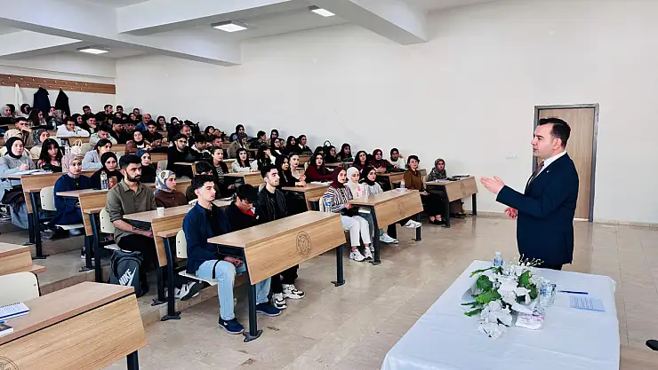 Kaymakam İsmail Güney, Muş Alparslan Üniversitesi'nde Kariyer Söyleşisi Gerçekleştirdi