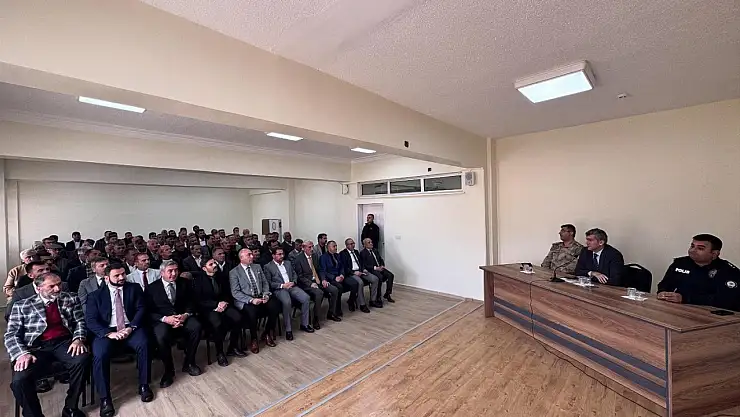 Kaymakam Korkusuz muhtarlarla bir araya geldi, sorunları dinledi