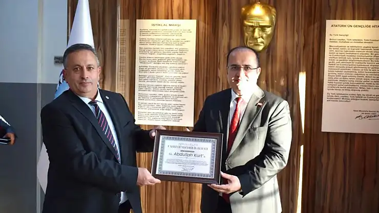 Kaymakam Kurt'a Onur Duyduğu 'Fahri Hemşehrilik' Unvanı Verildi