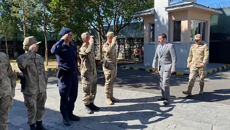 Kaymakam Muhammed Burak Akköz, İlçe Jandarma Komutanlığını Ziyaret Etti