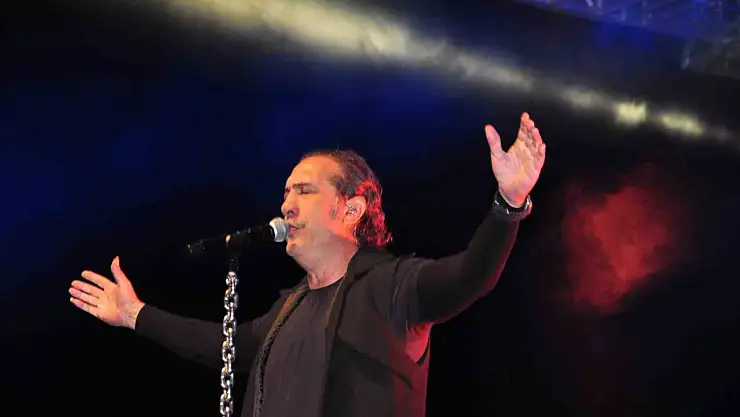 Kıraç, Kars'ta Yaşayan Miras Festivali'nde hayranlarına unutulmaz anlar yaşattı