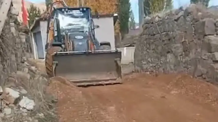 Kırık Mahallesi'nde Mahalle İçi Yollar Düzenleniyor