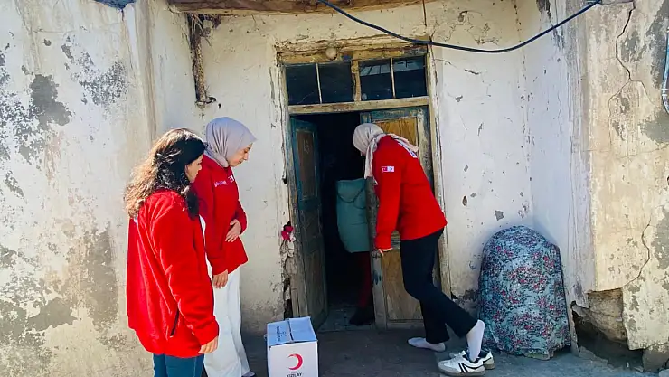 Kızılay'dan Doğubayazıt köylerine sessiz destek eli