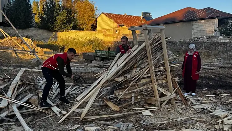 Kızılay'dan Patnos'taki Öğrencilere Kış Desteği
