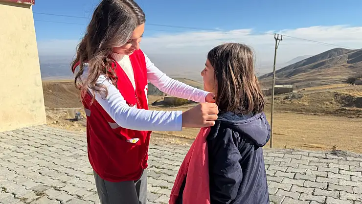 Kızılay'dan Üzengili Köyü'ne giyim desteği