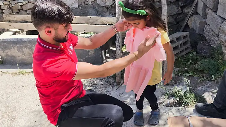 Kızılay, Doğubayazıt'ın köylerinde her hafta mutluluk dağıtıyor