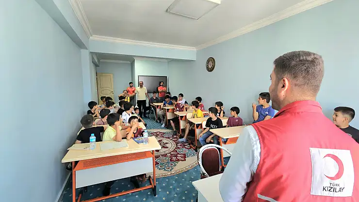 Kızılay Doğubayazıt Kur'an kursu öğrencileriyle buluştu