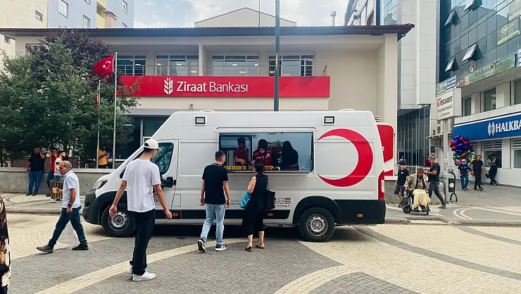 Kızılay Doğubayazıt, sıcak havalarda vatandaşlara serinlik sundu