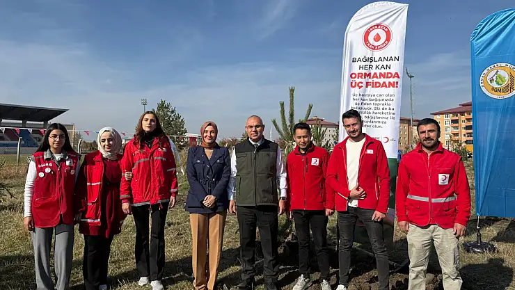 Kızılay gönüllüleri Ağrı'da fidan dikerek doğaya can verdi