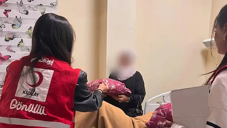 Kızılay Patnos'tan hastane odalarında sevgi bohçası