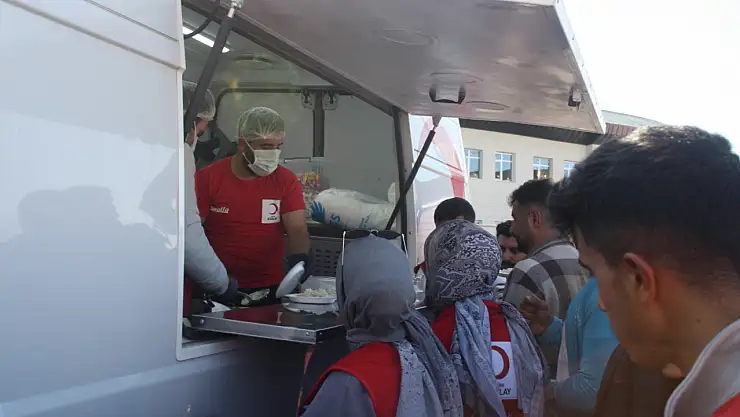 Kızılay sahada: Dünya Yürüyüş Günü'ne destek