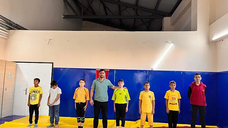 Korkut Spor Salonu'nda Güreş Antrenmanları Yoğun Katılımla Devam Ediyor