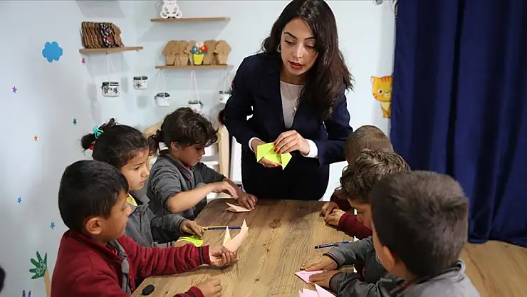 Köyde açılan sanat atölyesi, öğrencilerin yaratıcılık ve özgüvenini artırıyor