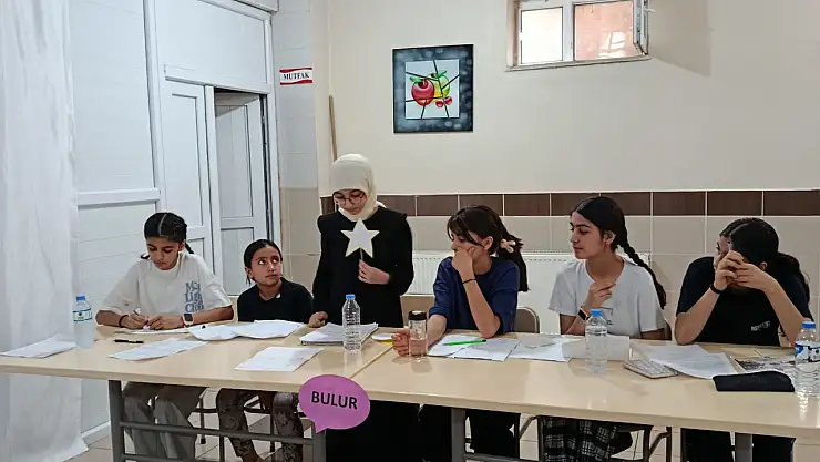 Kur'an kursu öğrencileri münazarada hünerlerini gösterdi