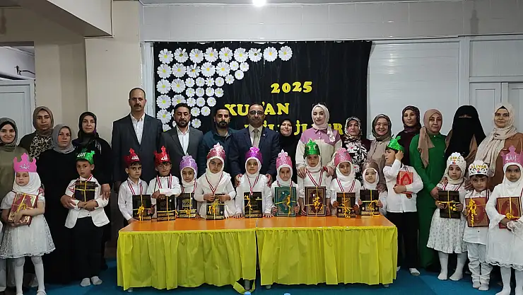 Kur'an'la tanışan minikler, Doğubayazıt'ta hatim sevincini yaşadı