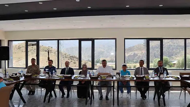 Kuran Kursu Öğrencilerine Özel Cağ Kebabı İkramı Gerçekleştirildi