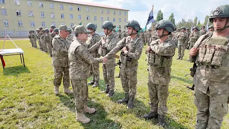 Kurban bayramı'nda Ağrı'nın sınırında görevli askerlere komutan morali