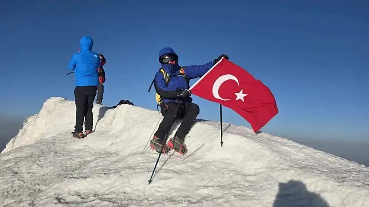 Kütahyalı dağcılar Türkiye'nin zirvesinde