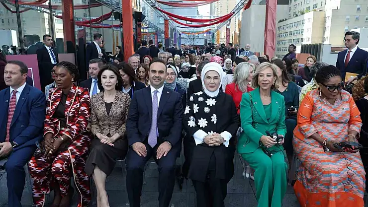 Kuzeydoğu Anadolu'nun ehram dokuması, New York'ta modern tasarımlarla sergilendi