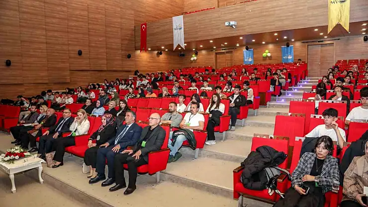 Liseler Arası İklim Münazarasında Öğrenciler Fikirlerini Savundu