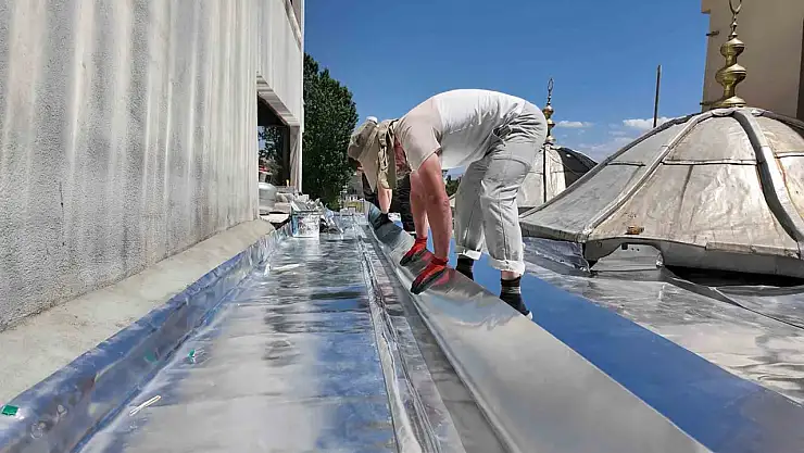 Mahmut Yanık, Osmanlı geleneğiyle cami kubbelerini restore etmeye devam ediyor