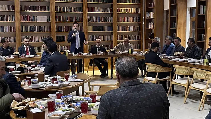 Malazgirt Kaymakamı Bayram, muhtarlar ve çiftçilerle iftar sofrasında buluştu