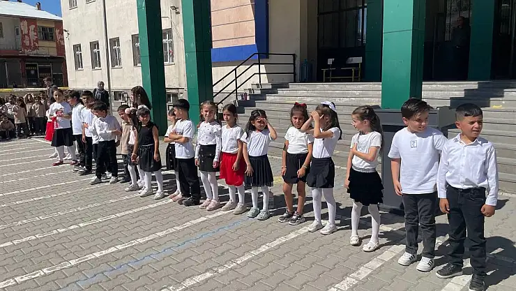 Malazgirt'te İlköğretim Haftası coşkuyla kutlandı, öğrencilerden renkli gösteriler!