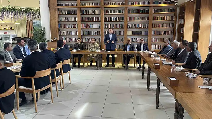 Malazgirt'te protokol ve halk bayram sofrasında buluştu