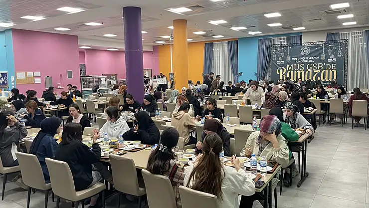Malazgirt'te yurt öğrencileri iftarda buluştu